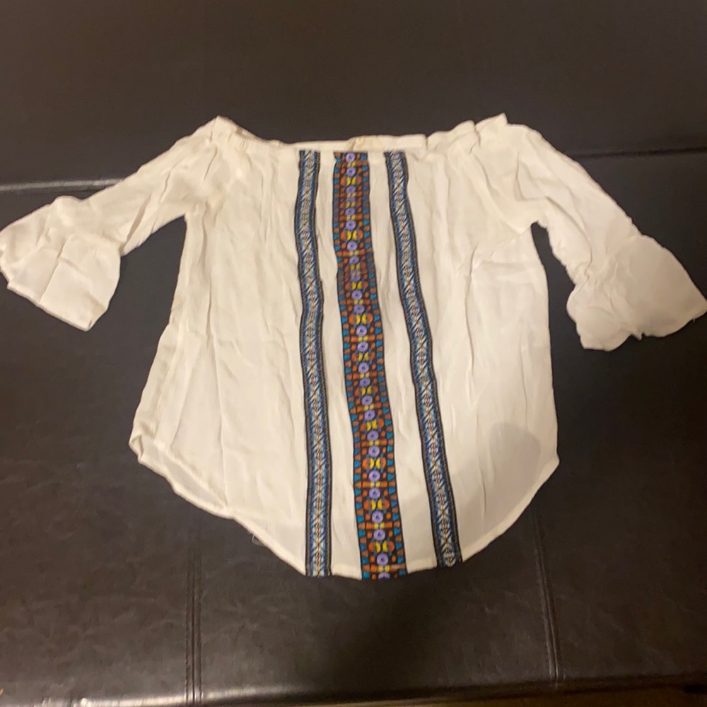 Beautiful off the shoulder top.